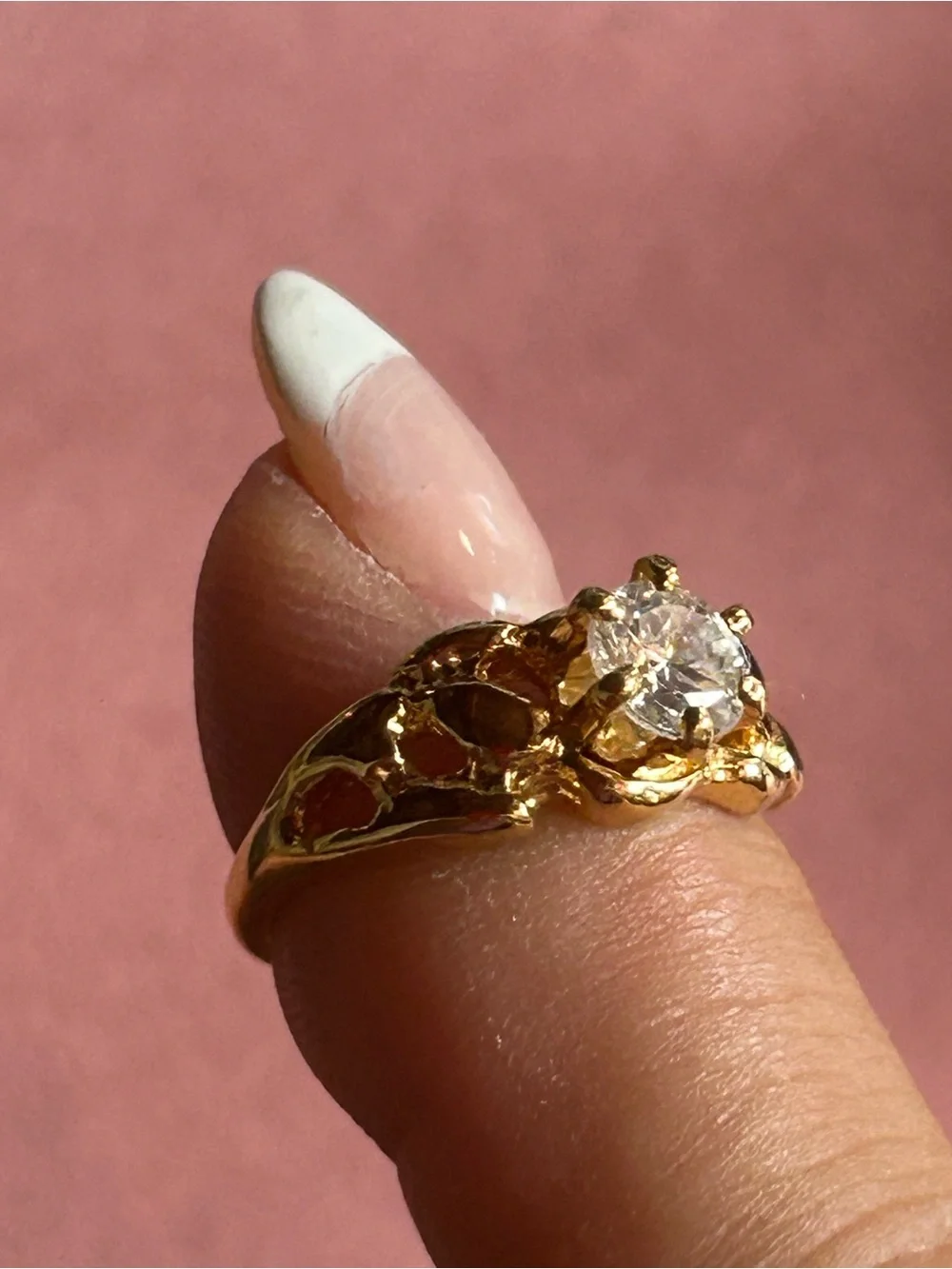 Women’s Vintage Gold Tone Ring with Clear Gemstones. Size 8